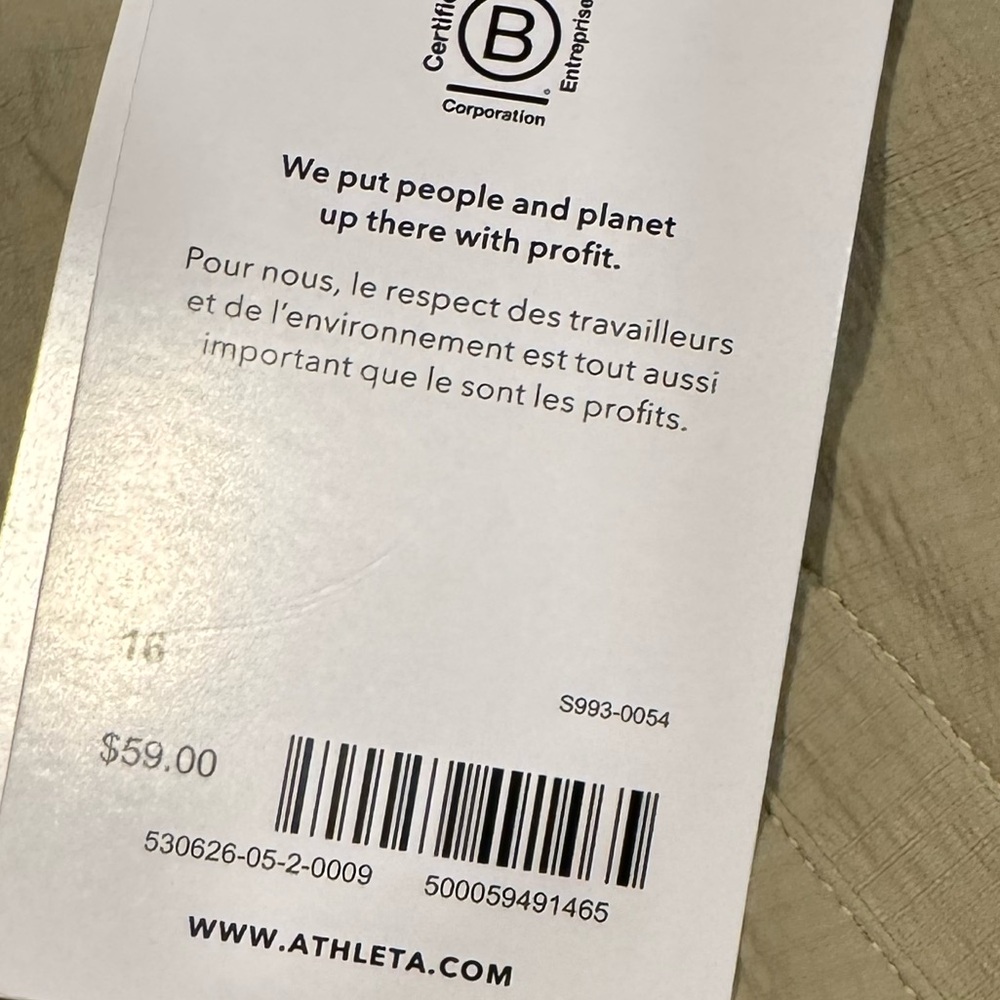 ATHLETA Trekkie North Short UPF Secure Pockets Tan Neutral NWT 16 - Picture 12 of 13
